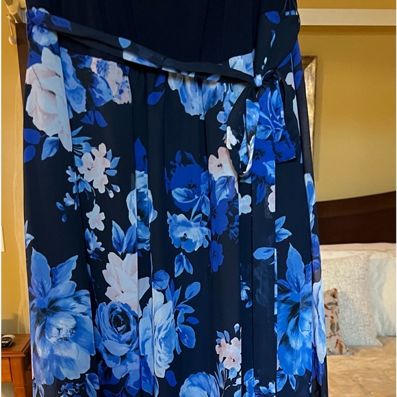 NEW SLNY FASHIONS FLORAL PRINT HALTER MAXI DRESS - Picture 2 of 12